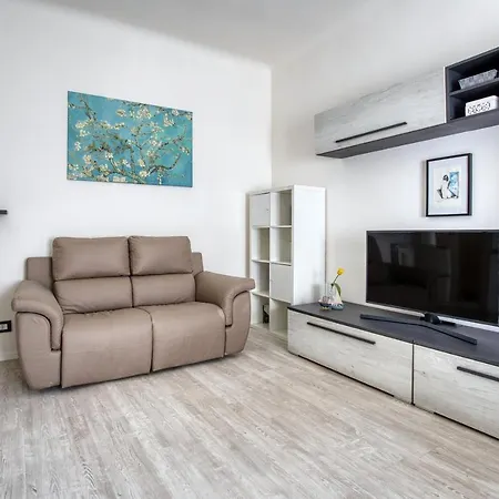 Joivy Chic 1 Bed Flat