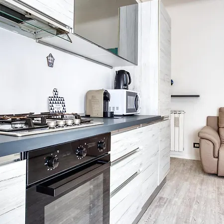 Joivy Chic 1 Bed Flat *