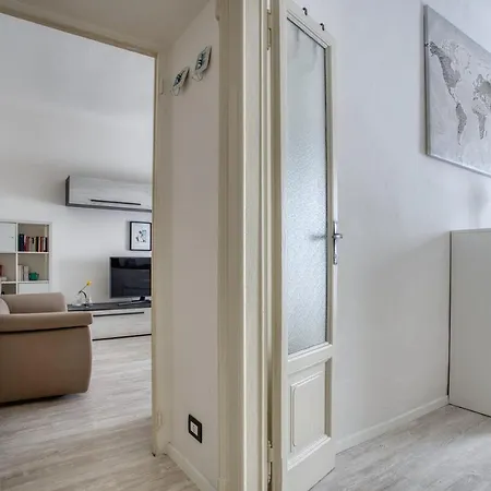 Joivy Chic 1 Bed Flat Daire Milano