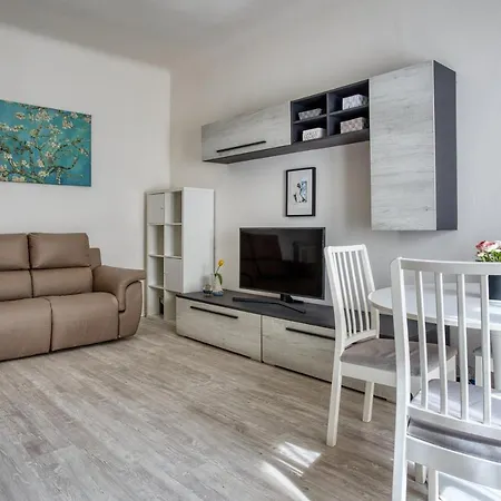 Joivy Chic 1 Bed Flat Daire