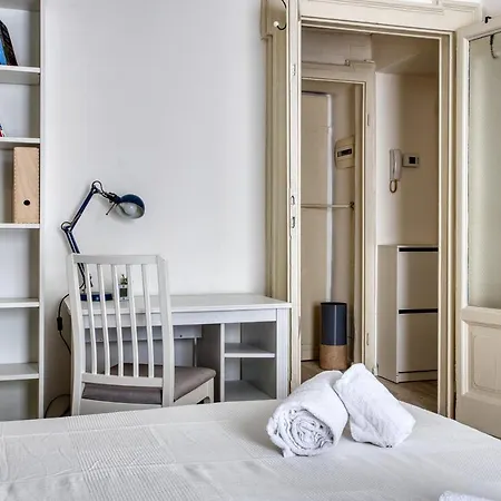 Joivy Chic 1 Bed Flat * Milano